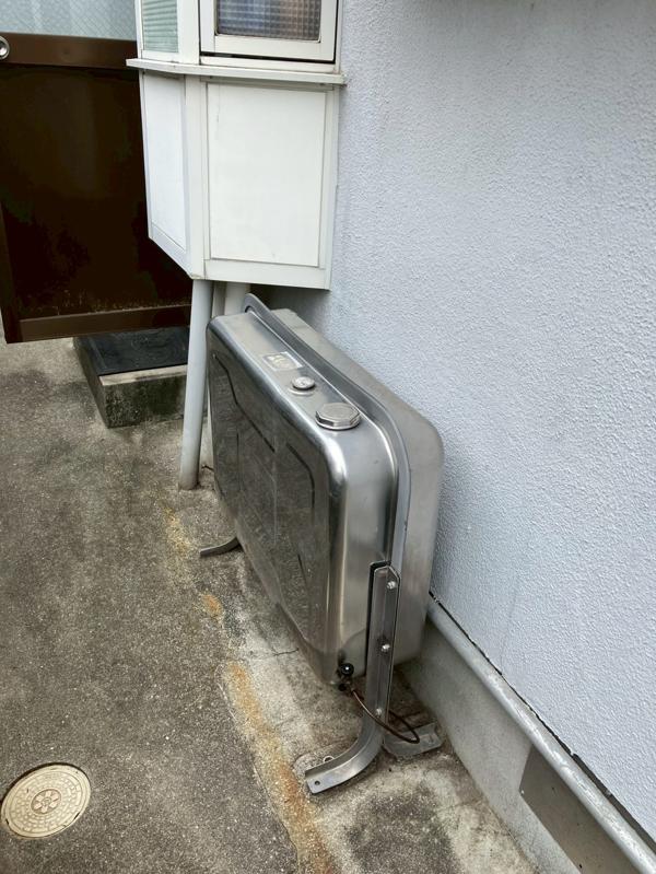 撤去前のオイルタンク