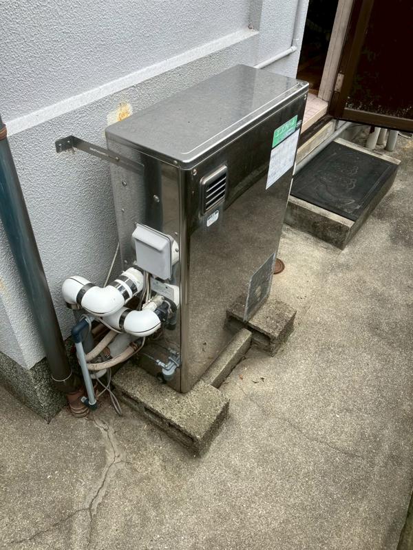 撤去前の給湯器