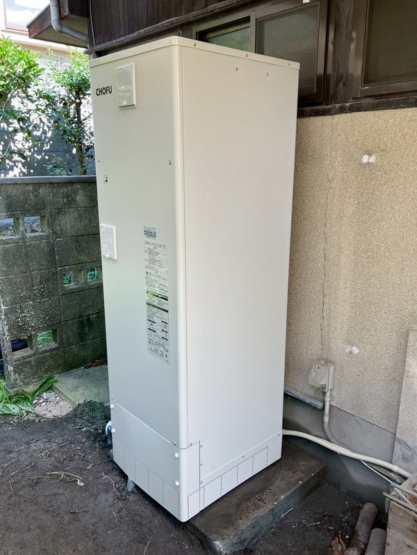 電気温水器 据付完了（側面）