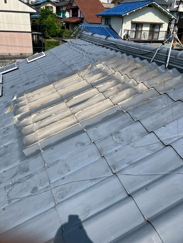 施工中：屋根での撤去・設置作業