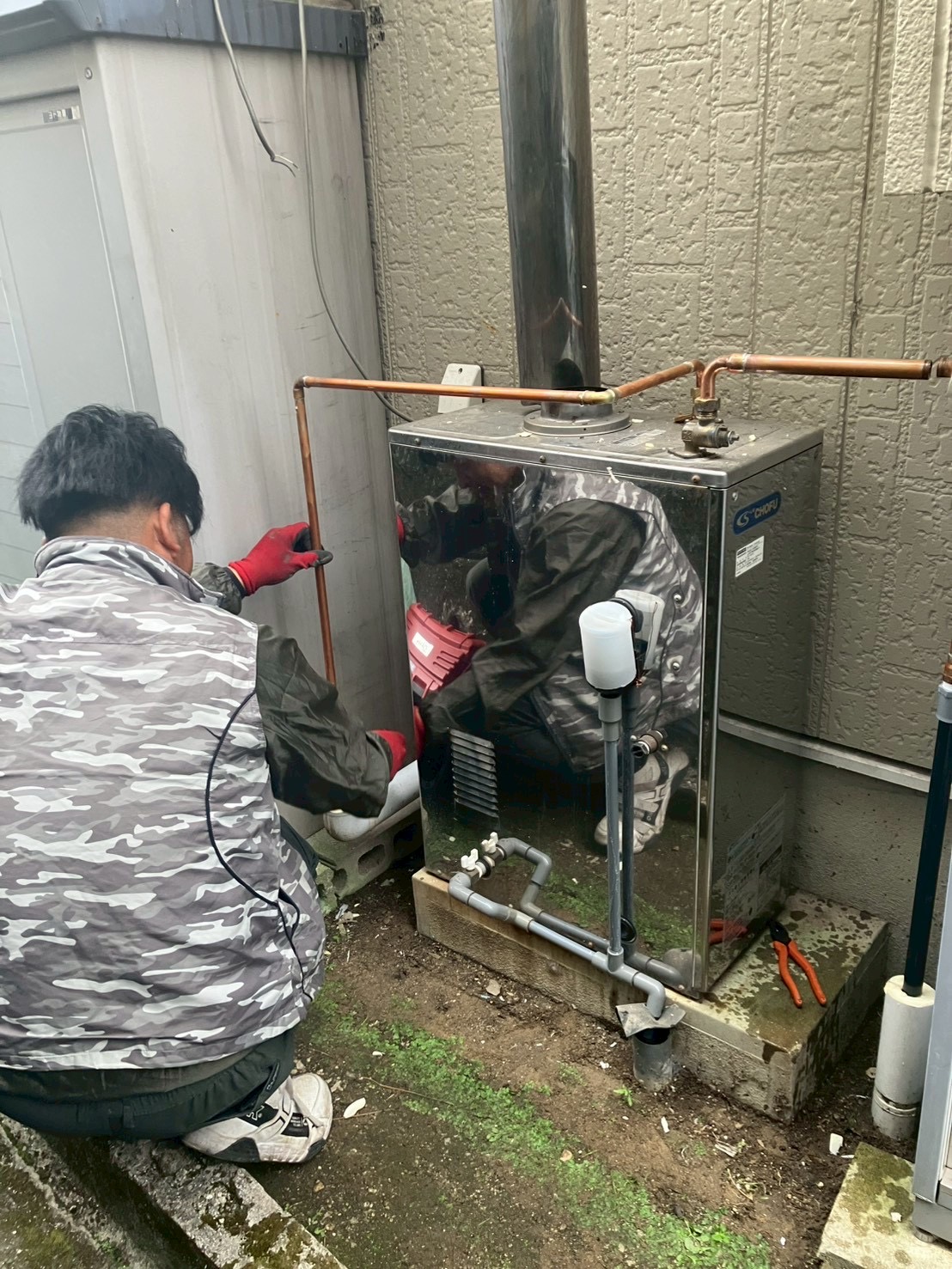 撤去後：壁面・配管の一次整理