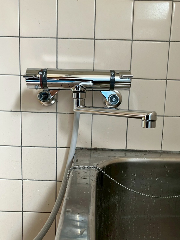 施工後：排気・配管仕上げ