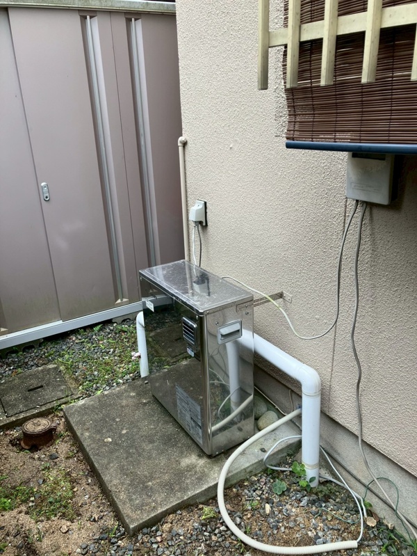 施工前：屋外 石油給湯器