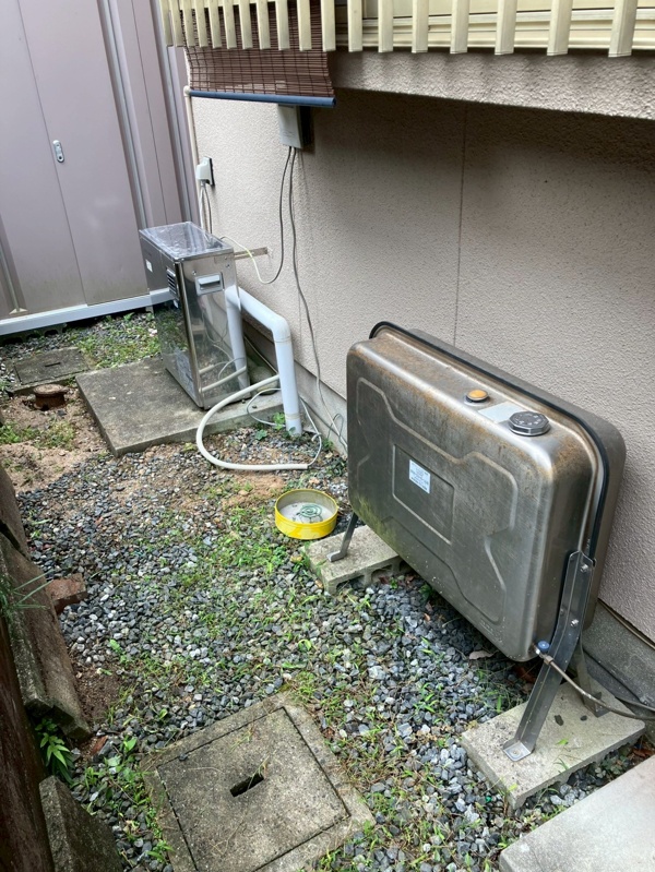 施工前：オイルタンクと設置状況