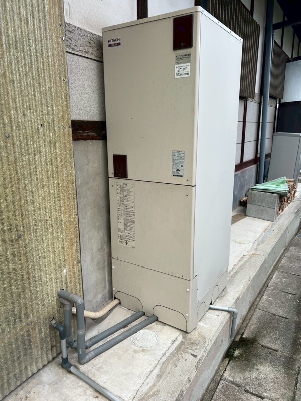 旧エコキュート全景