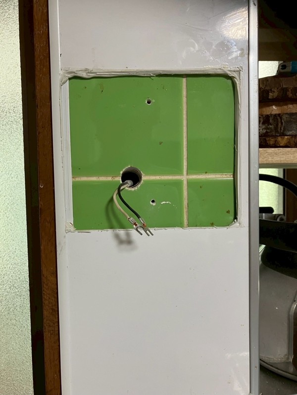 台所リモコン 撤去中