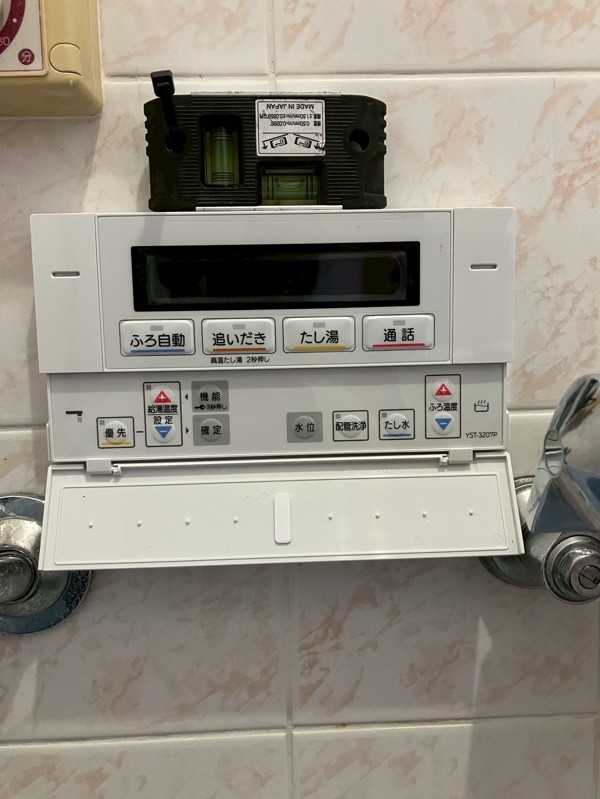 浴室リモコン 設置中