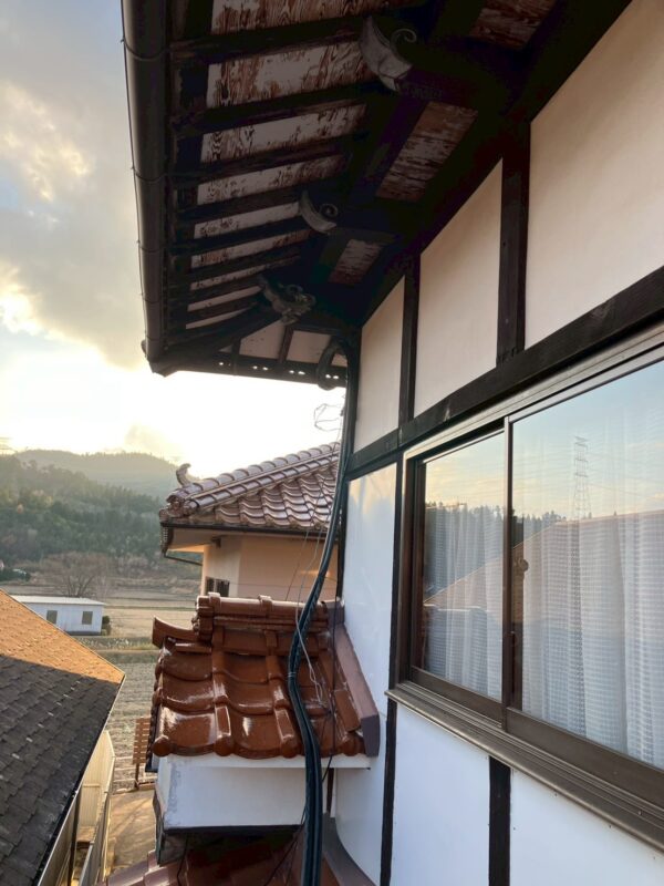 施工途中 屋根からの配管