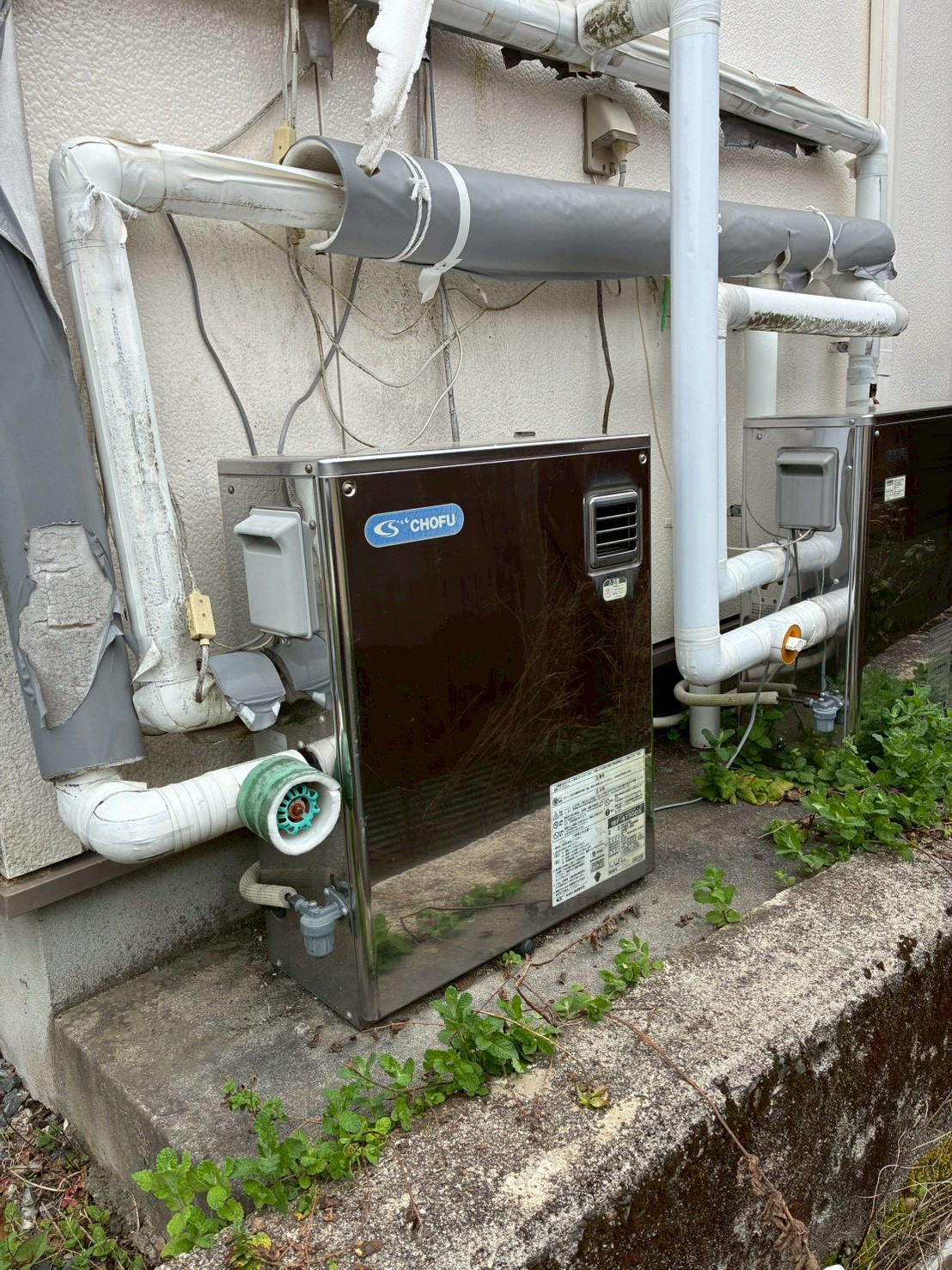 施工前：長府製石油給湯器本体